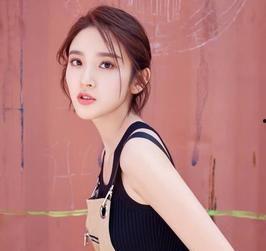 大姐吃瓜搞笑视频